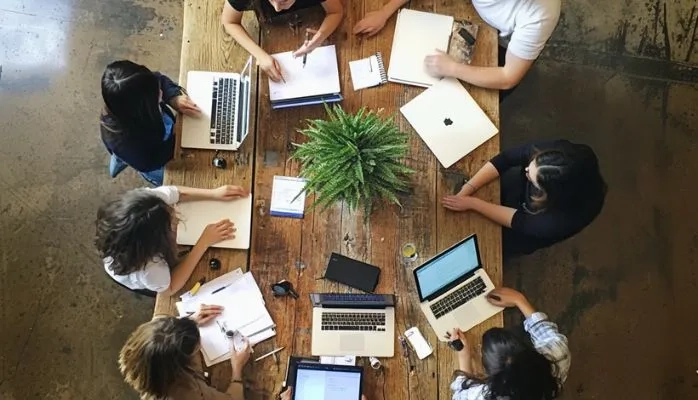 Maintien de salaire en cas d’arrêt de travail : comment calculer l’ancienneté ?